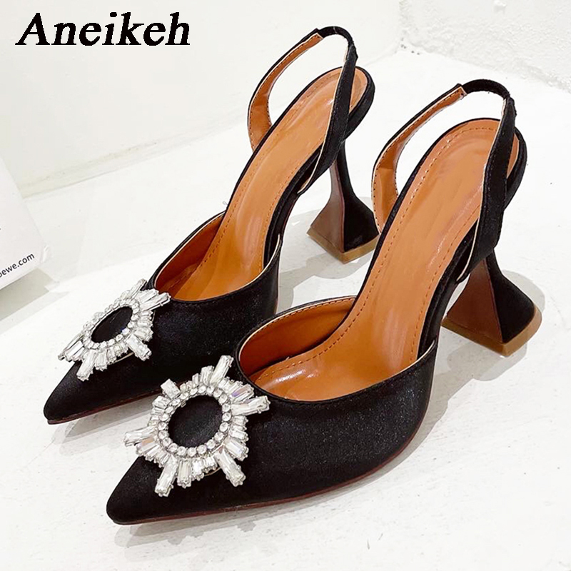 Aneikeh Brand Women Silk High  - огляд і ціна Women Shoes Zara