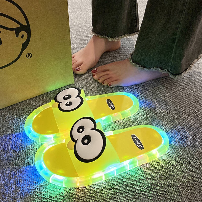 Funny Big Eyes Luminous Slide  - огляд і ціна Mule Slip On